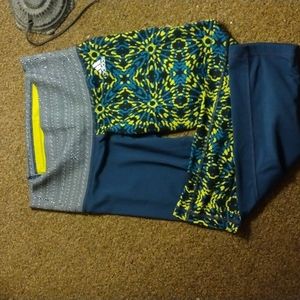 Adidas climalite size small color blocked leggings. Mid-rise.  EUC. Really cute!